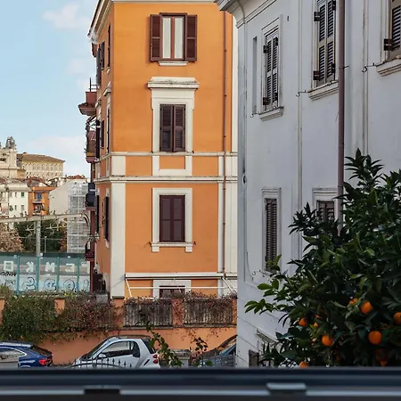 Guesthost - Vatican View Charming Flat Appartement Rome